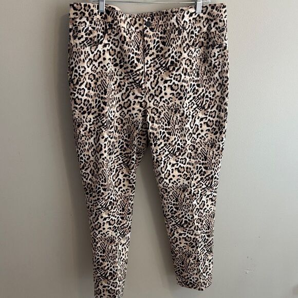So slimming Chicos Leopard Print jeans ankle girlfriend fit size 16R - Picture 1 of 7